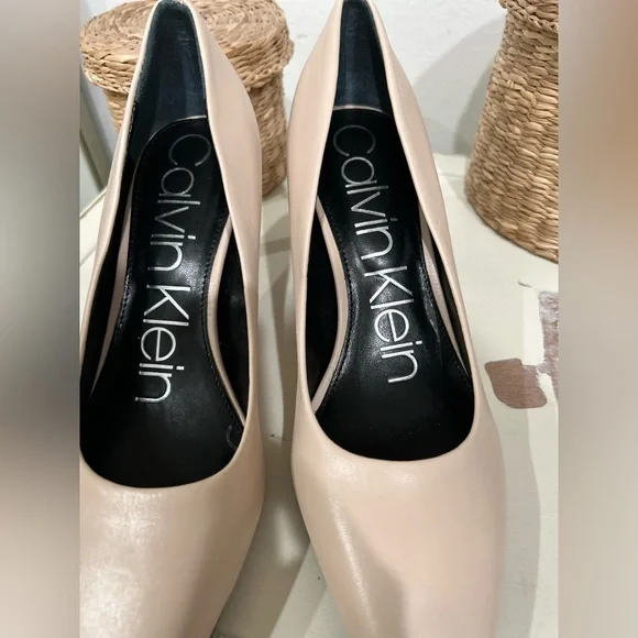 Calvin Klein snip toe callia  Pumps - Picture 3 of 6